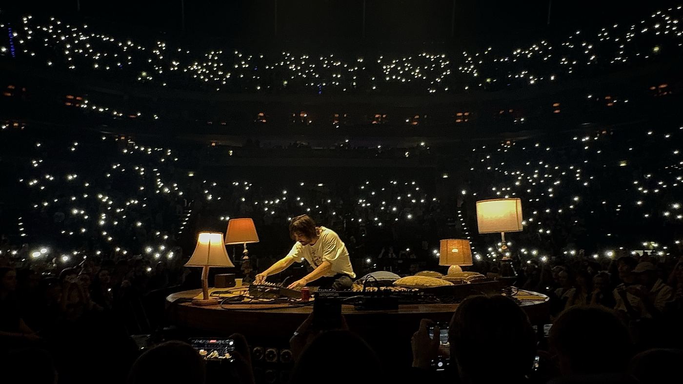 Tame Impala live: a table of lamps, a crowd of phone lights behind